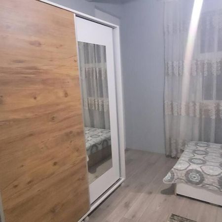 Lovely 2-Bedroom Apartment Скоп'є Екстер'єр фото