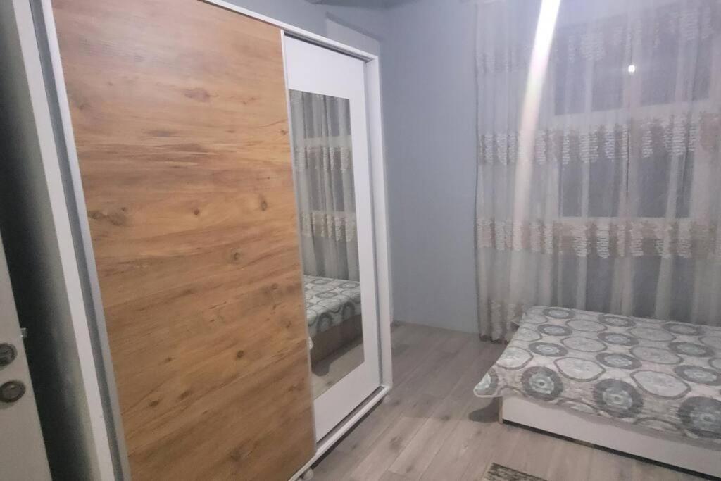 Lovely 2-Bedroom Apartment Скоп'є Екстер'єр фото