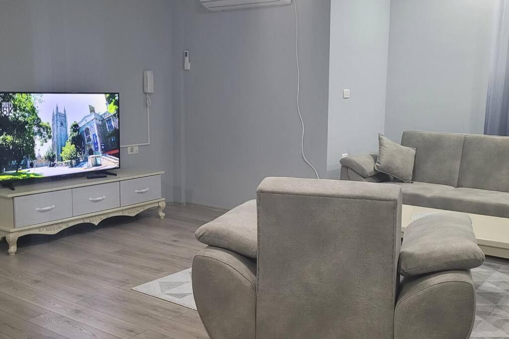 Lovely 2-Bedroom Apartment Скоп'є Екстер'єр фото